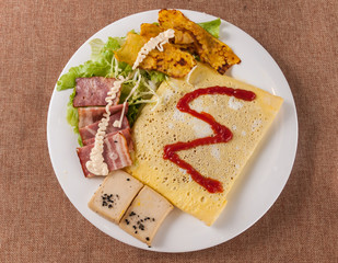 Omelet with salad