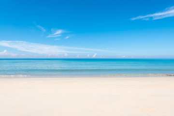 Fototapeta na wymiar Sand beach blue sky
