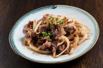Fried beef with onion