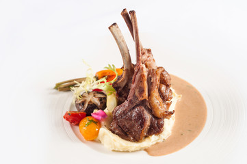 grilled lamb chops with vegetable salad and mashed potato