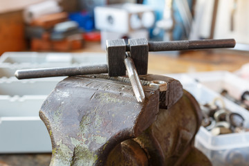 Machine tap for the internal thread cutting