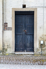 Fototapeta na wymiar Farmhouse with a large blue door
