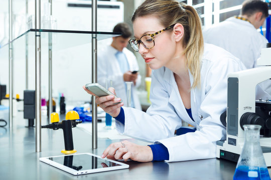 Young scientists carrying out an experiment in a laboratory.