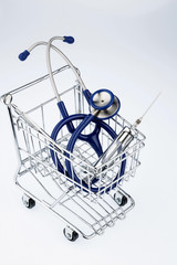 Stethoskop und Einkaufswagen