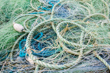 Filets de pêche en tas