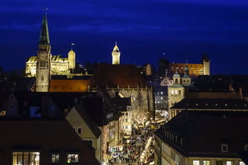 Fototapeta premium St. Sebaldus Church and Nuremberg Castle at Night, Nuremberg, Middle Franconia, Franconia, Bavaria, Germany, Europe