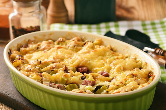 Casserole with bread, leek, ham and cheese.