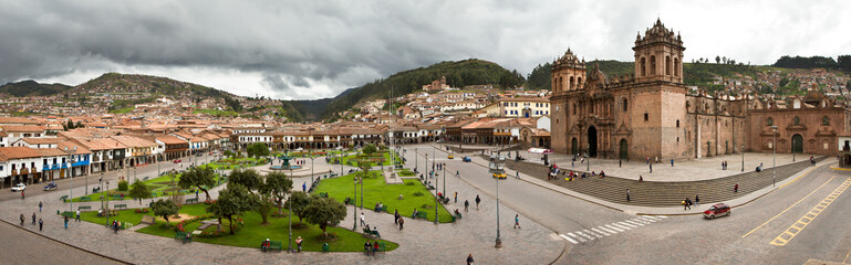 Plaza de Armas Under Overcast Sky, Cusco, Peru - obrazy, fototapety, plakaty