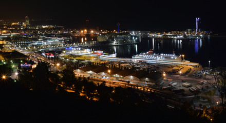 Fototapeta na wymiar Puerto de mercaderias en España 