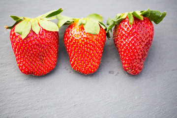 Erdbeeren auf  Schiefertafel