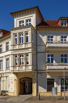 Denkmalgesch&uuml;tztes Wohn-und Gesch&auml;ftshaus am Marktplatz von Neustrelitz