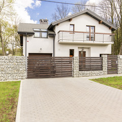 Modern detached house with driveway