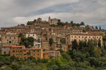 Fototapeta na wymiar Campiglia is a beautiful medieval town that sits on a hill overlooking the surrounding region of Tuscany 