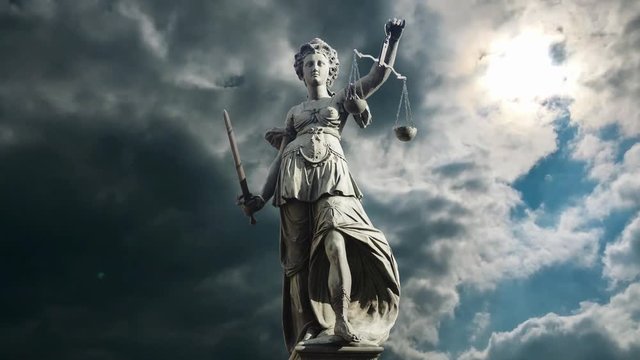 Video Cinemagram Justitia in front of cloudy sky