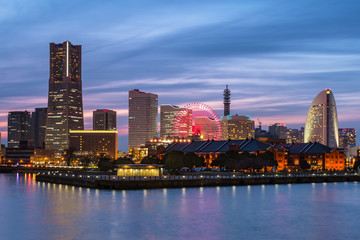 Fototapeta na wymiar Evening scenery of Yokohama Minato Mirai - 横浜みなとみらいの夕景１