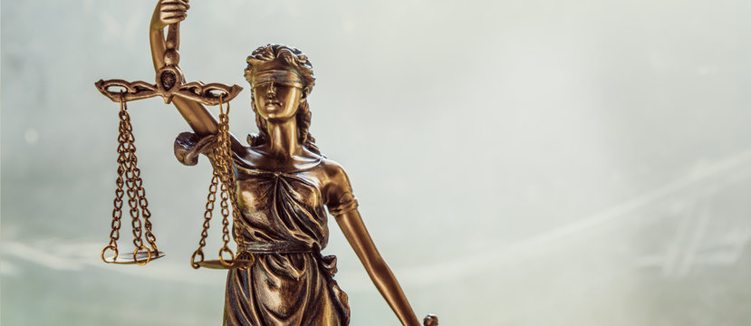 Justitia Figur Statue - Personifikation der Gerechtigkeit 