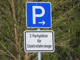 2 Parkplätze für Elektrofahrzeuge
