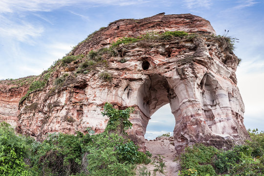 Pedra Furada (Holed Stone) - Jalapao - Tocantins - Brazil