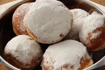 Hefegebäck in Schüssel