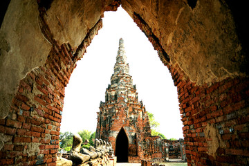 Naklejka premium Old Palace is a painful past. Because of war Only the remains of history.