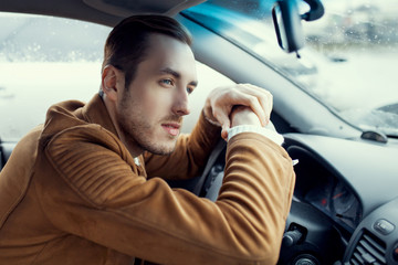 the taxi driver waiting for a customer