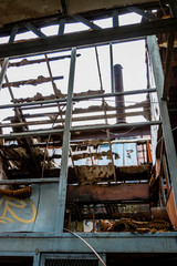 Dans l'usine de textile abandonnée