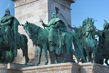 Obraz premium Millennium Monument on the Heroes' Square in Budapest, Hungary. Side view of several of the seven statues of the Seven chieftains of the Magyars .