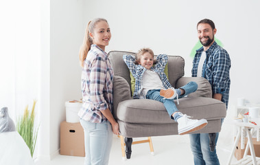 Obraz premium Family moving into a new home