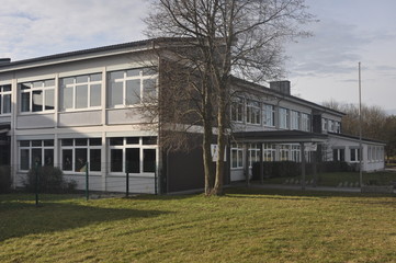 Fototapeta na wymiar Schulhaus, Schulhof, Schlulgebäude, Schule, Pausenhof, Klassenzimmer
