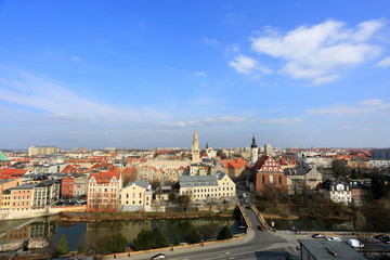 Fototapeta na wymiar Panorama miasta Opole, widok z wieży Piastowskiej, kościoły, ratusz.