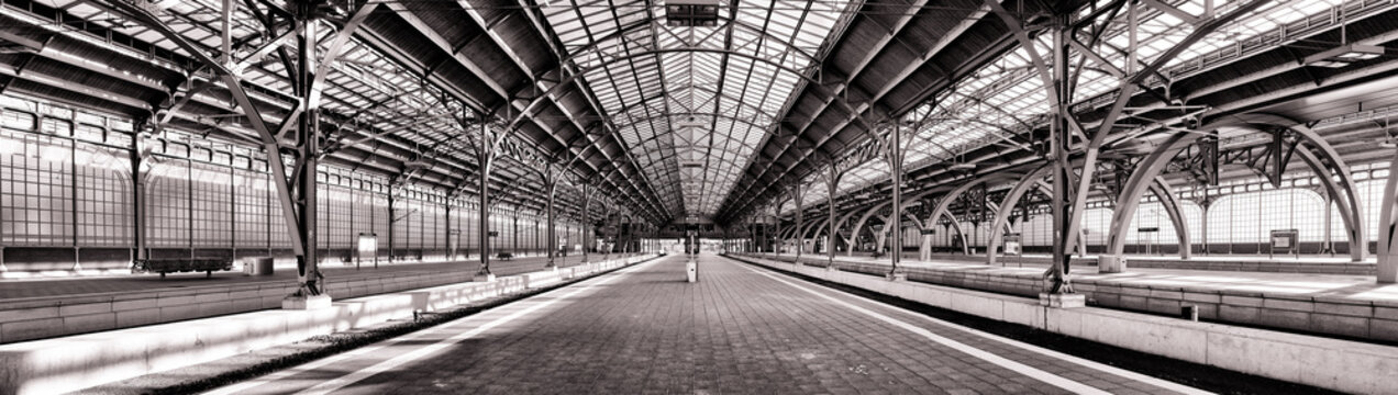 L&uuml;beck Hauptbahnhof, menschenleer