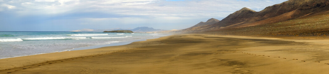 Fototapeta na wymiar View on the beach Cofete on Fuerteventura, Spain.