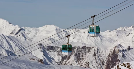 Zelfklevend Fotobehang Two cabin of chairlift in Les Deux Alps -  France © vadim_petrakov