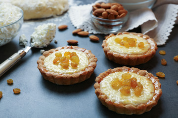 Delicious crispy tarts with raisins on table