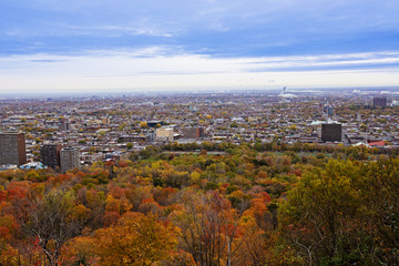 Fototapeta na wymiar Montreal skyline in autumn 