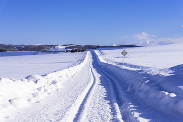 Fototapeta na wymiar 道東地方の雪道