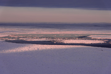 Fototapeta na wymiar ウトロの流氷原の朝焼け