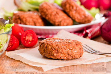 Meatballs with salad.