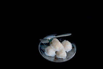 Obraz na płótnie Canvas Dumpling in the glass plate on black background