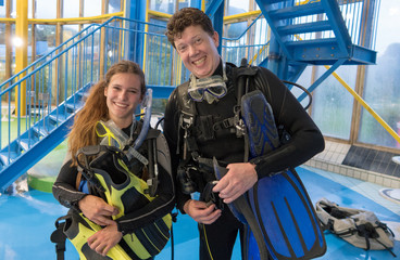scuba diving course teenager girl pool