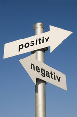 Positiv oder Negativ - Symbolfoto