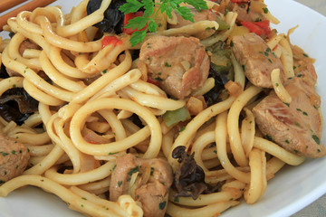 nouilles sautées et canard