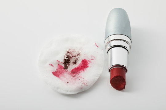Abschminkpad mit Lippenstift