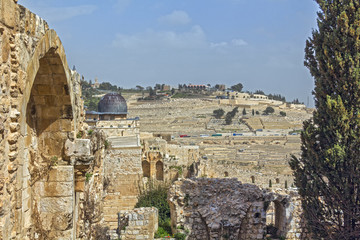 Fototapeta na wymiar Streets of Jerusalem. Walk through the golden Jerusalem. 