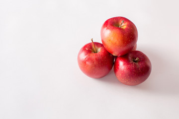 Fototapeta na wymiar Red and green apples on a white background
