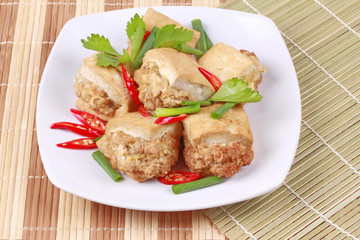 Fried gold bar as spicy fried tofu wrap minced pork .