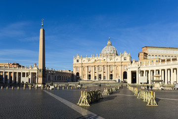 Fototapeta na wymiar St Peter square basilica and colonnade