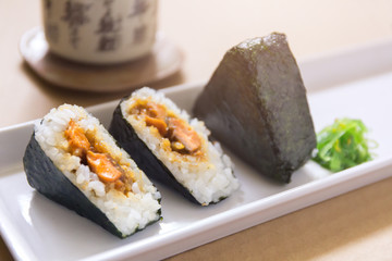 Onigiri, rice ball wrapped with seaweed, Japanese food - 140606008
