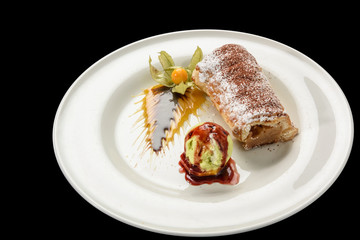 apple strudel with ice cream