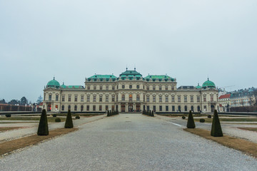 Fototapeta premium Belvedere Palace and gardens in Vienna on a gloomy winter day
